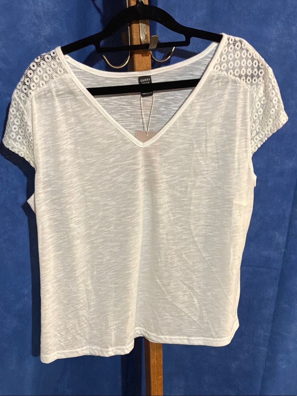 Emery Row White V-Neck Short Sleeve Top with Lace Shoulders